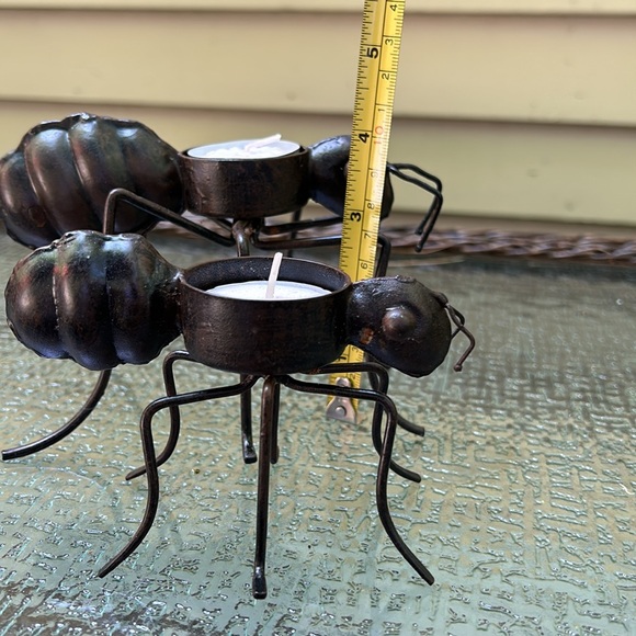 2 Different Sized Metal Ants - Each holds a Tea Light Candle. - Picture 5 of 8